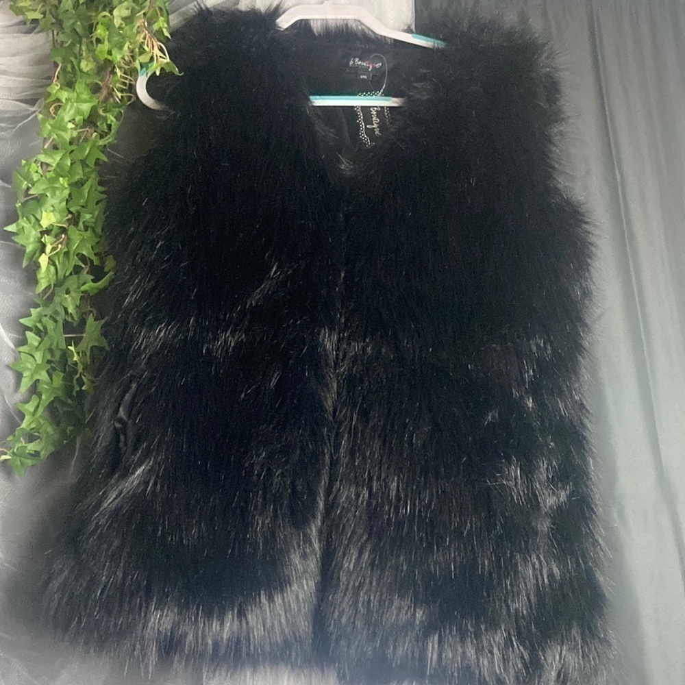 NWT B boutique by Evergreen Faux Fur Vest & Scarf
💕 - Picture 1 of 11